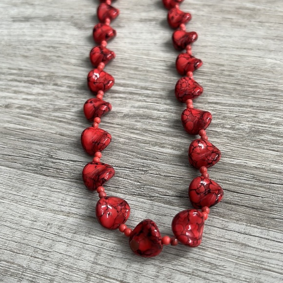 Vintage hook on this red black beaded choker necklace - Picture 1 of 3